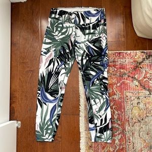 Calvin Klein performance cropped jungle print leggings size medium